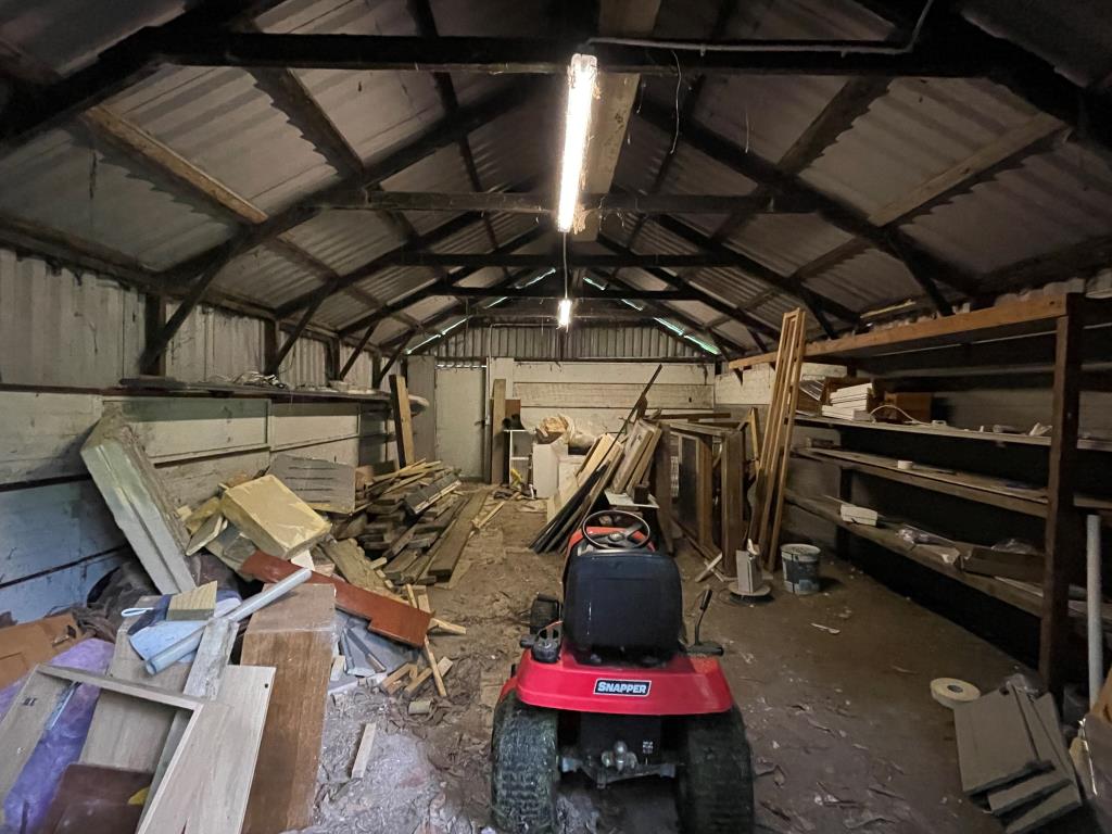 Lot: 125 - APPROXIMATELY 1.4 ACRES OF LAND WITH TWO BUILDINGS - Internal photo of left barn